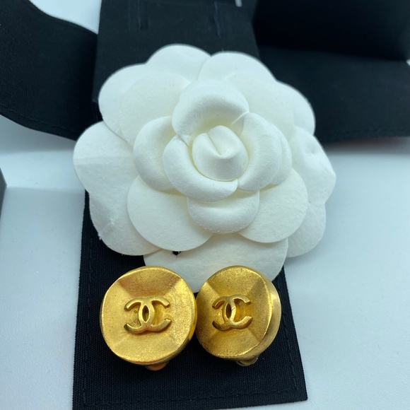 CHANEL Jewelry - Chanel vintage gold ear clips